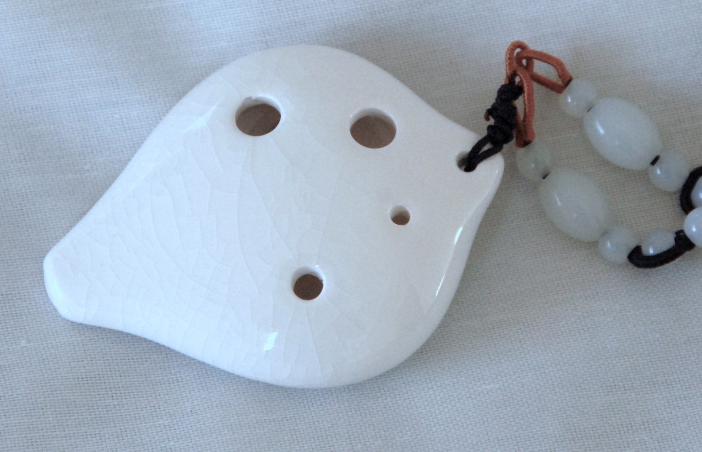 6-hole Ceramic Soprano Seedpod Ocarina in C Ocarinas Lark in the Morning Smoke White Crackle